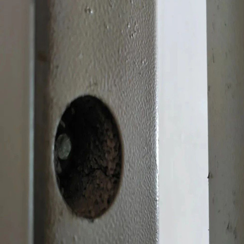 鋼質(zhì)防火門灌漿是(圖1) 鋼質(zhì)防火門門框填充.jpg