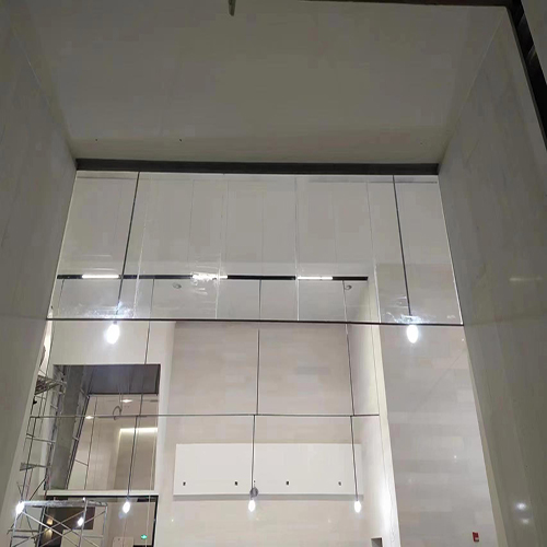 玻璃擋煙垂壁.jpg 玻璃擋煙垂壁.jpg